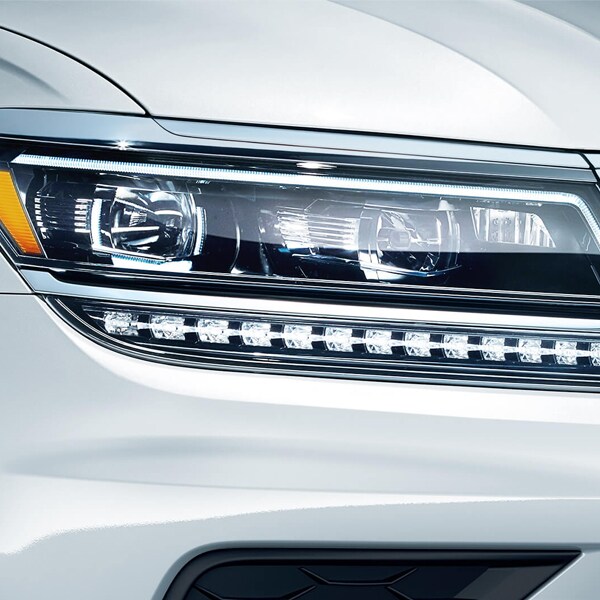 2019 VW Tiguan front Halogen lights