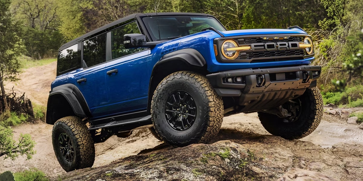 2025 Ford Bronco Climbing rocks