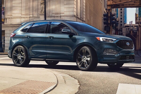2024 Ford Edge sleek design driving