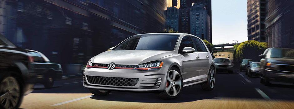 2016 Golf GTI Driving in the city