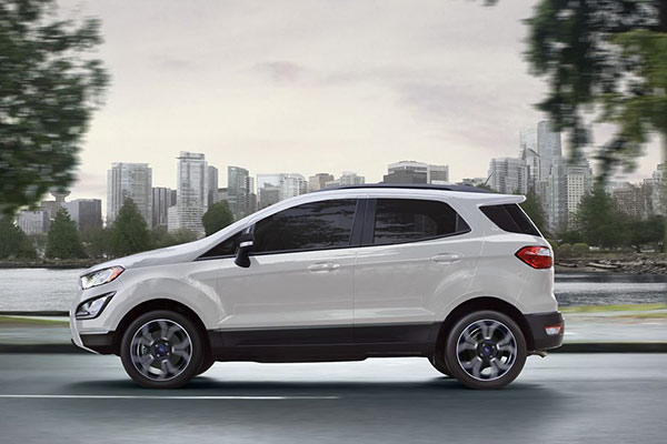 White Ford EcoSport in the City