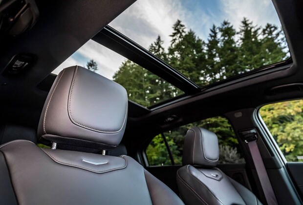Sunroof and moonroof in the XT4