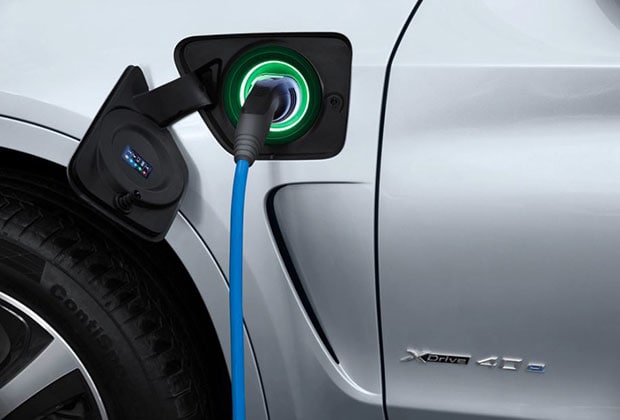 2018 BMW X5 Hybrid power outlet