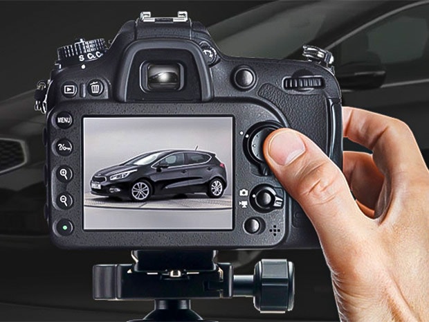 Camera photographing car