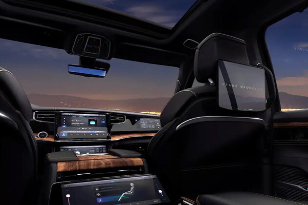 2022 Jeep Grand Wagoneer Display