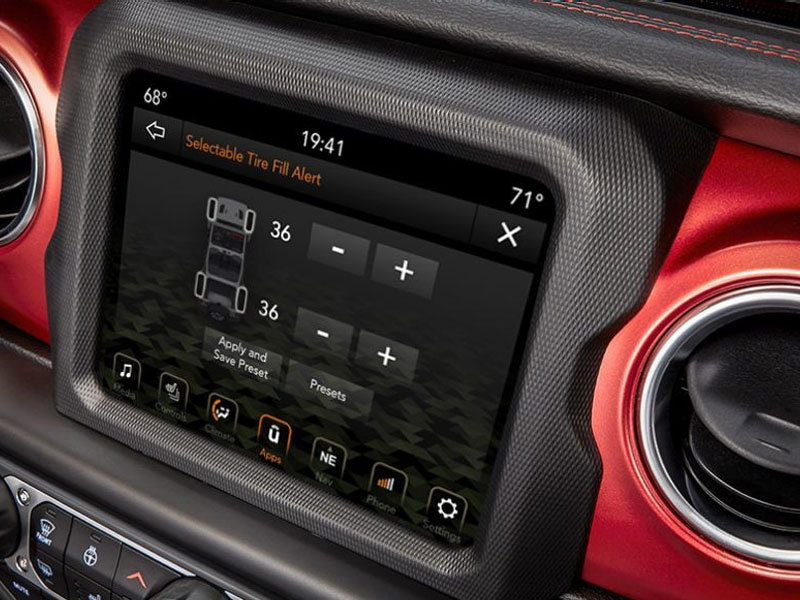 2021 Jeep Wrangler touchscreen showing tire pressure