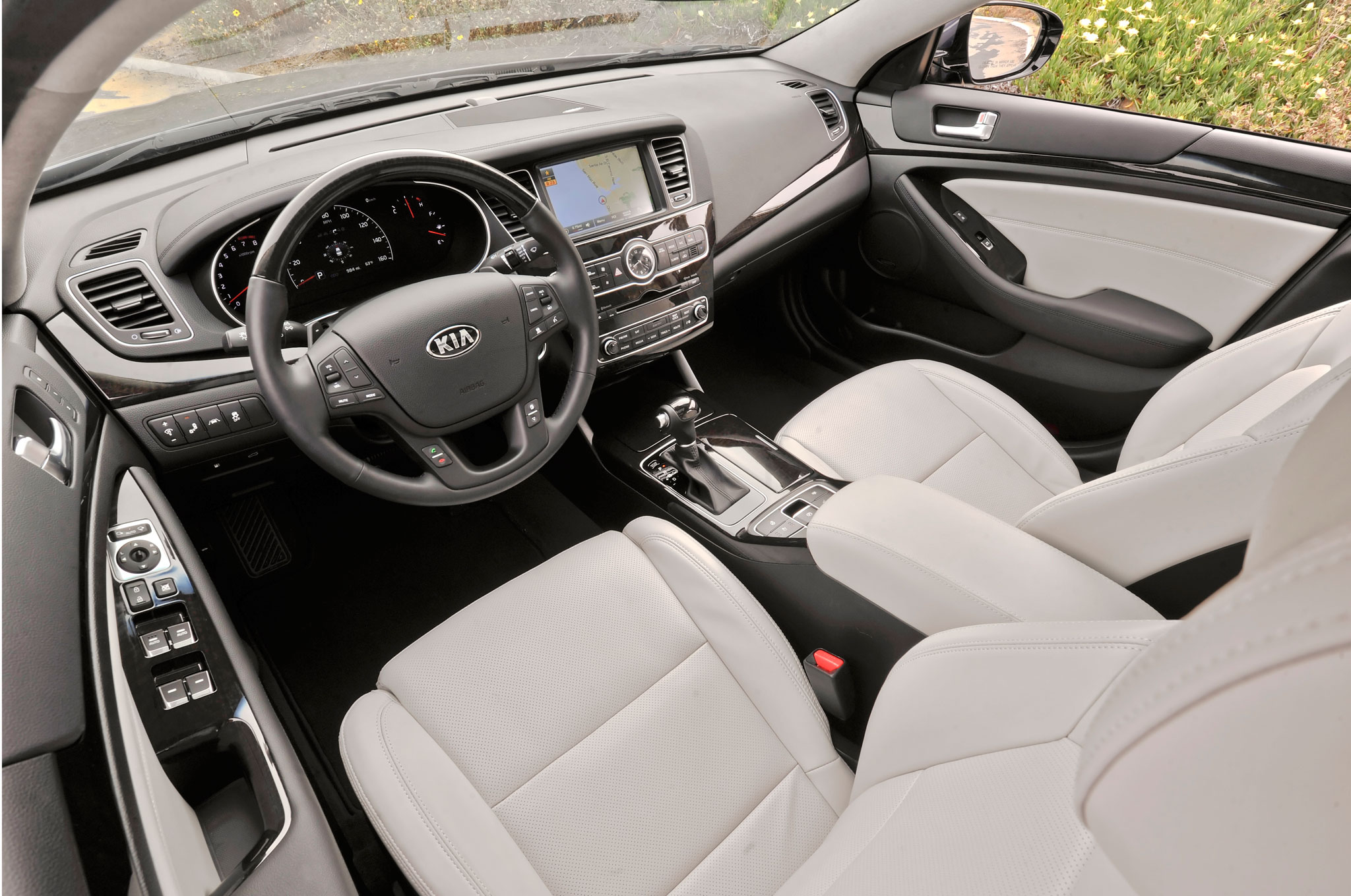 2014 kia cadenza front interior 2014 kia cadenza front interior