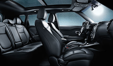2014_Kia_Soul_CorporateOrderedCLearance_McGrathKia_Interior.jpg