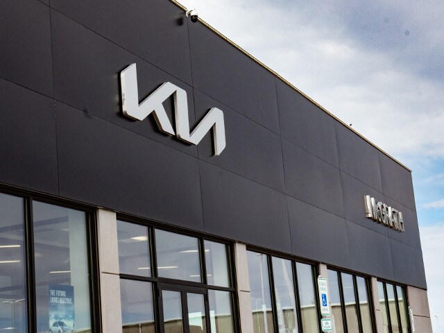 McGrath Kia dealership in Hiawatha