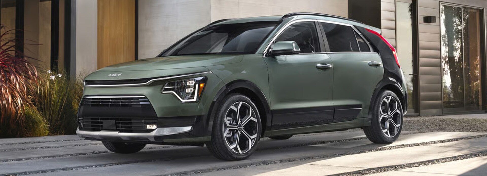 2025-kia-niro-hybrid-hero-image.jpg