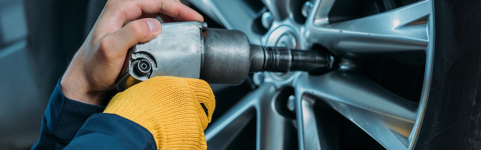 cropped-shot-of-automechanic-unscrewing-tire-bolts-2024-11-17-18-50-52-utc%20(1).jpg