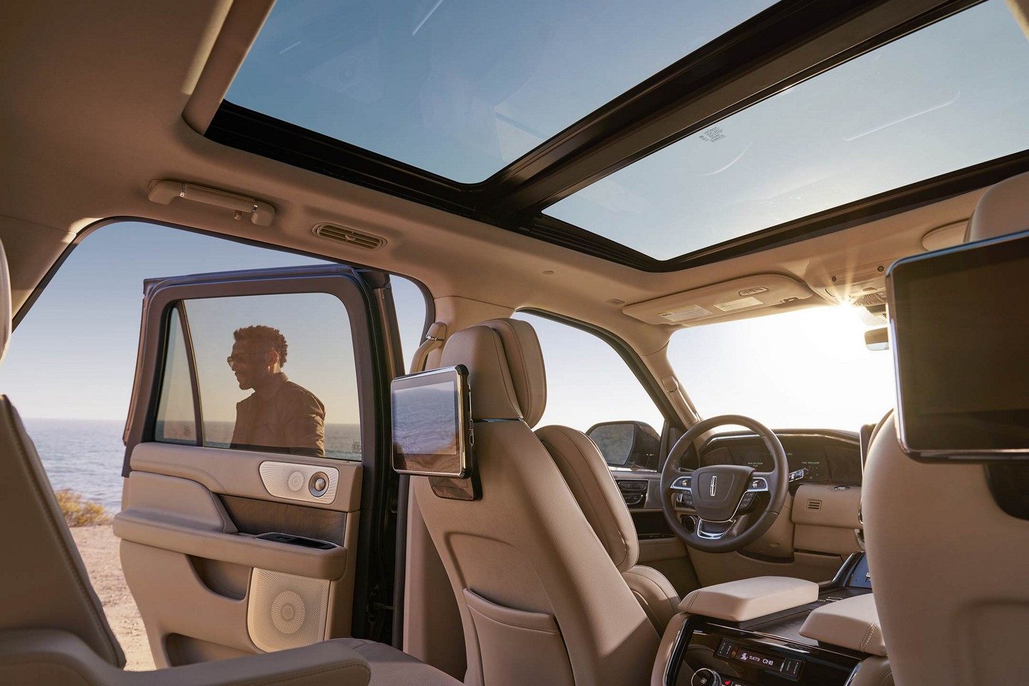 2019 Lincoln Navigator L Reserve SUV - interior-tan.jpeg