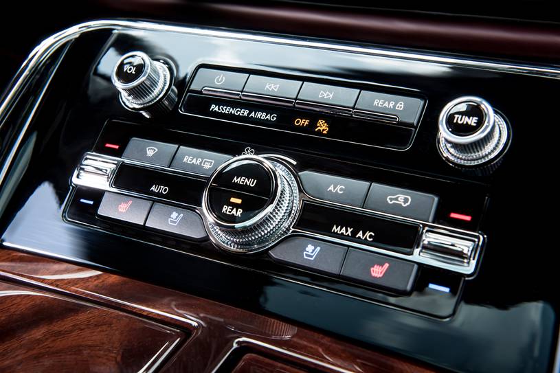 2019 Lincoln Navigator L Reserve SUV - radio.jpg