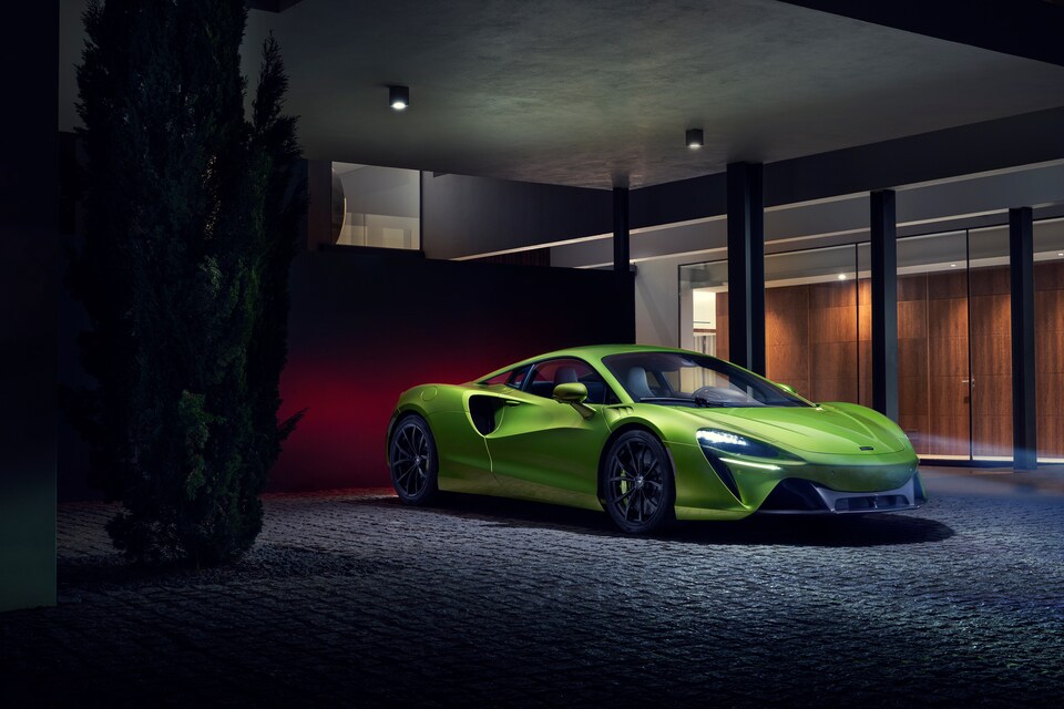 2022-McLaren-Artura-Green-Sedan-L01.jpeg