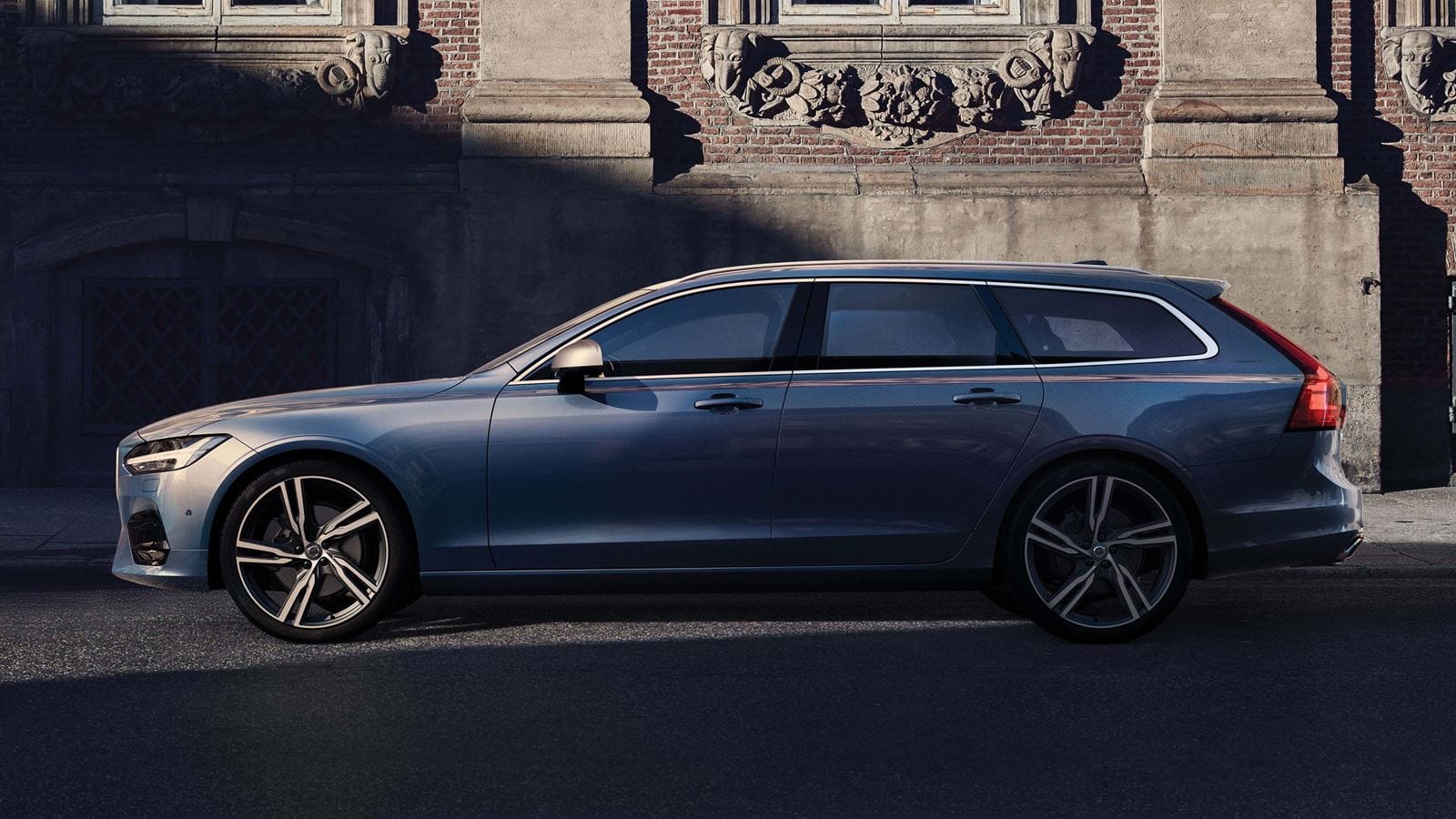 volvo-v90-exterior-luxury-wagon-left-side-view-v1.jpg