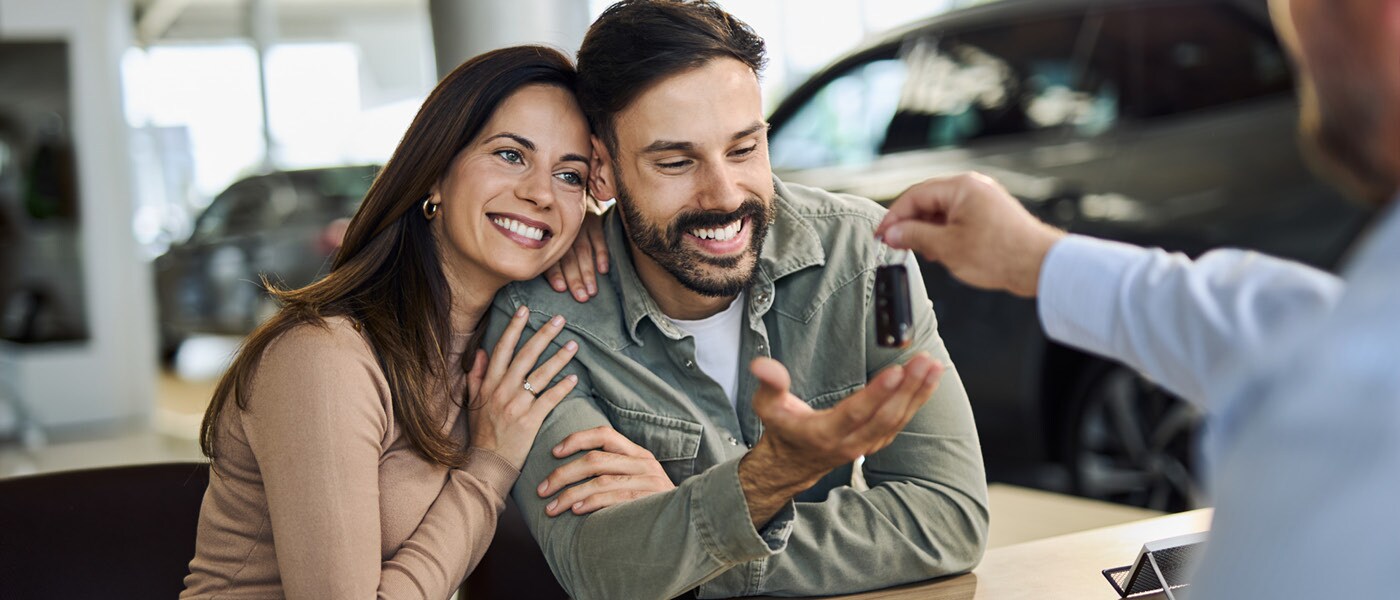 McLaughlin Subaru Finance Image Couple Getting Keys
