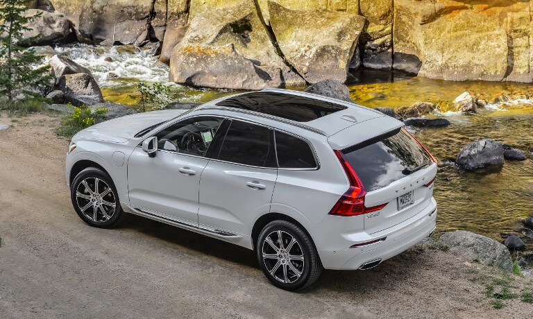 White Volvo XC60 Roof