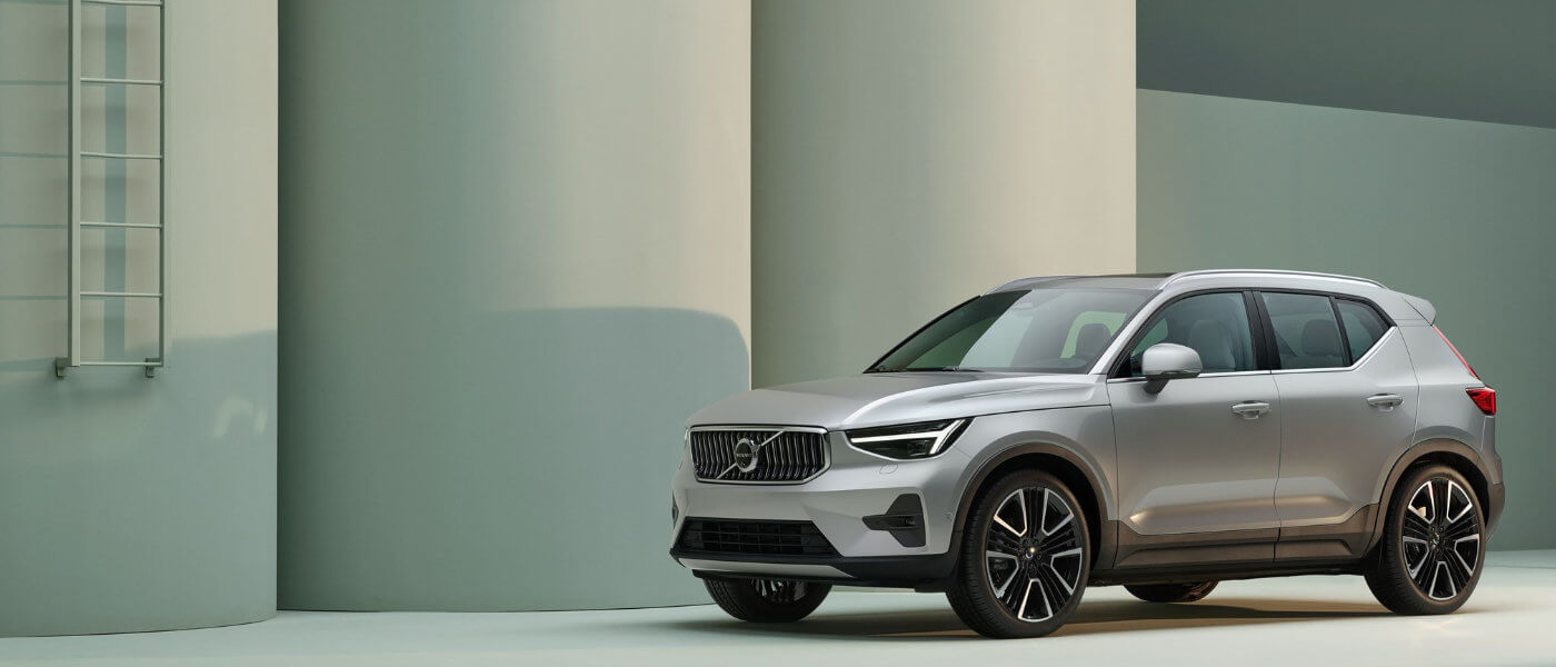 2025 Volvo XC40 Recharge Exterior Near Ladder