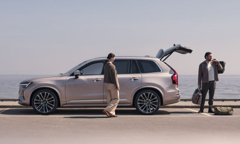 2025 Volvo XC90 Exterior Couple Loading Trunk