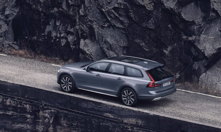 2025 Volvo V90 Cross Country Exterior Mountain Road