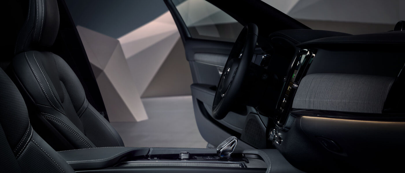 2025 Volvo V90 Cross Country Interior Front Seats