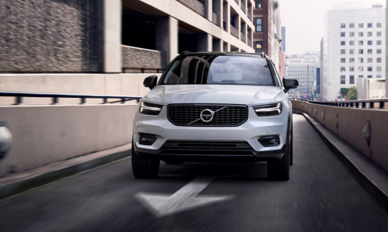 2021 Volvo XC40 driving on narrow city road