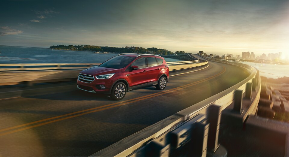 2017-Ford-Escape-Titanium-SUV-L06.png