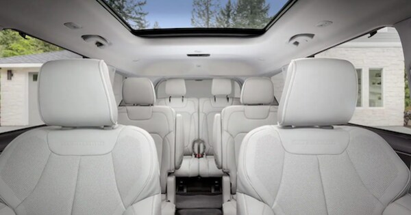 2023 Jeep Grand Cherokee SUV interior 2023 Jeep Grand Cherokee SUV interior