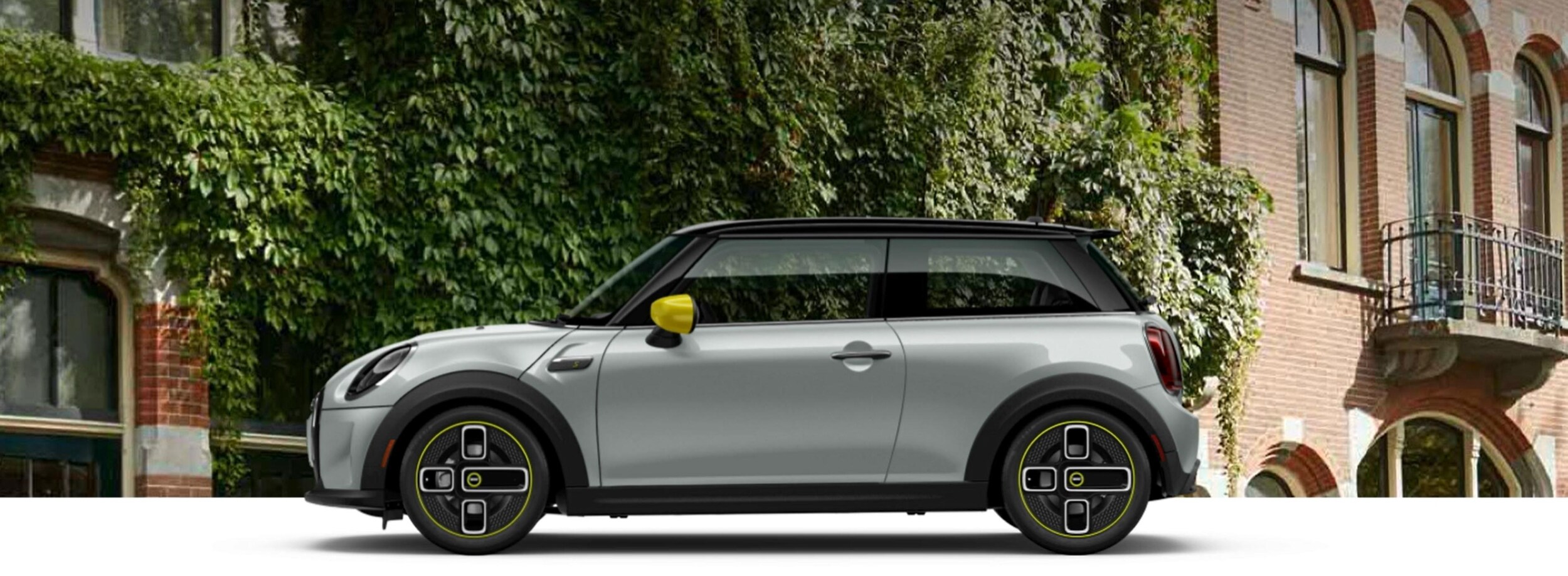 1.Alt Text A 2022 MINI Cooper SE Hardtop 2 Door parked. in front of a brick building.jpg