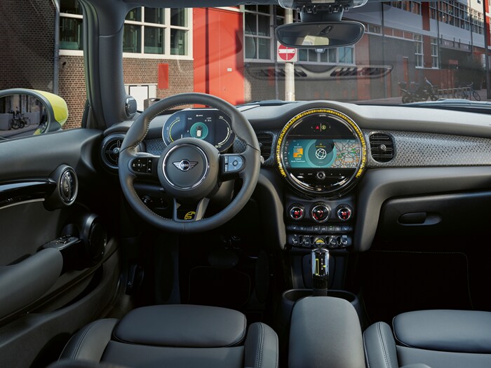 11.Alt Text A view of the updated steering wheel, dashboard, and radio of the 20.png