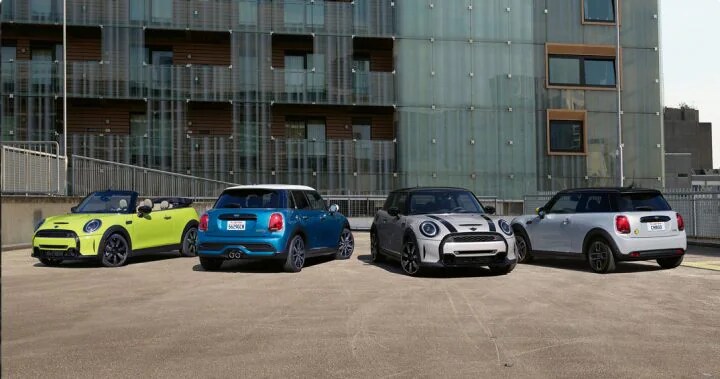 The MINI Hardtop 2 Door, MINI Hardtop 4 door, MINI Hardtop Convertible, and MINI Electric Hardtop 2 Door parked in a courtyard.