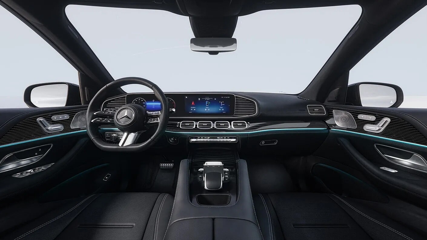 2025-GLE-SUV-GAL-022-A-FI-DR.jpeg Interior view of the dashboard and driverseat of a Mercedes-Benz GLE SUV.