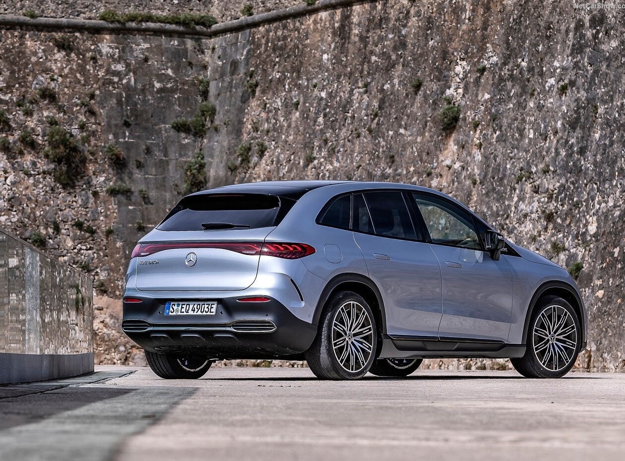 Mercedes-Benz-EQE_SUV-2024-1280-1d7df09674e11b9eb4441dfd48eceb55b6.jpg A view of the back of a silver Mercedes-Benz EQE SUV