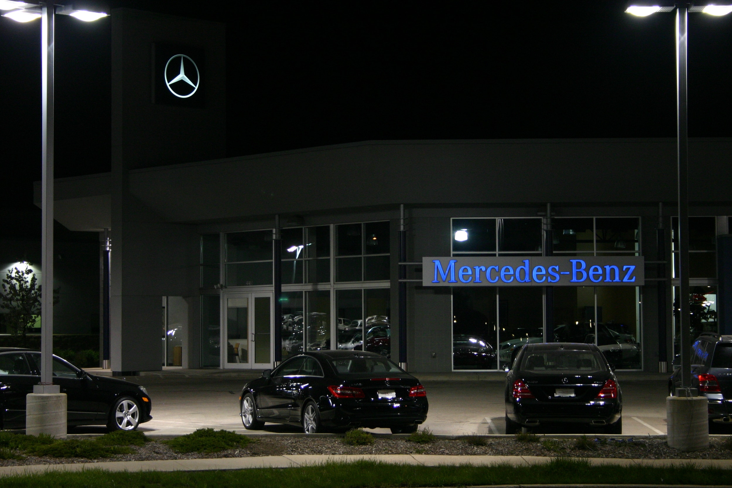 Mercedes-Benz of Elmbrook Exterior Shot.jpg