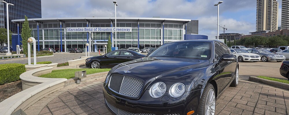 Exterior View of Dealership Serving Pasadena