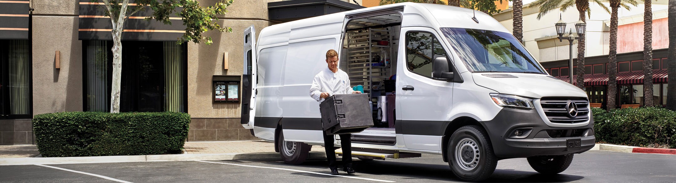 XXL_MB_Sprinter_Model_CostEfficient_Hero.jpg