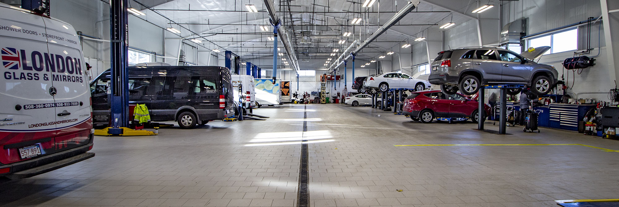 Commercial_Service_Center_Inside.jpg