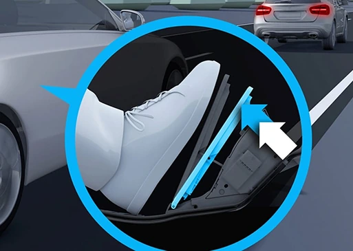 Illustration of Active Brake Assist detecting a car ahead from the driver seat