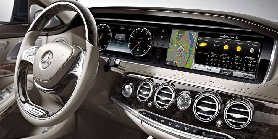 dual screens S-Class