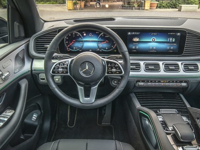 New 2020 Mercedes GLE Interior.jpg