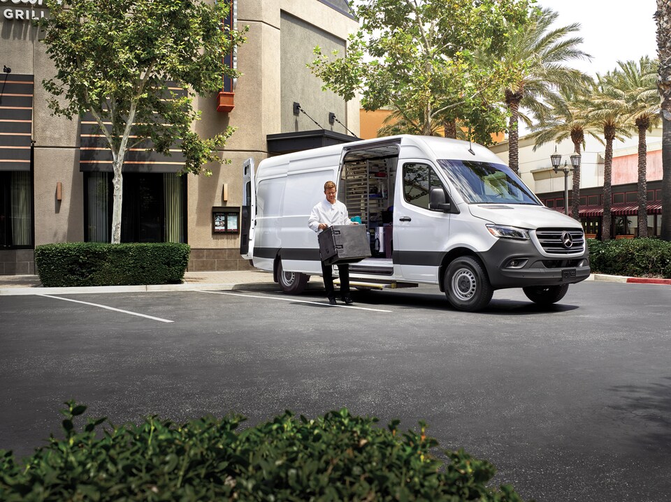 2021-MercedesBenz-Sprinter-Cargo-LongHighRoof-Van-L01.jpeg