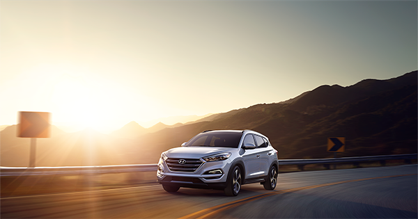 2016_Tucson_Limited_Ultimate_Silver_0030_OpenRoad.png
