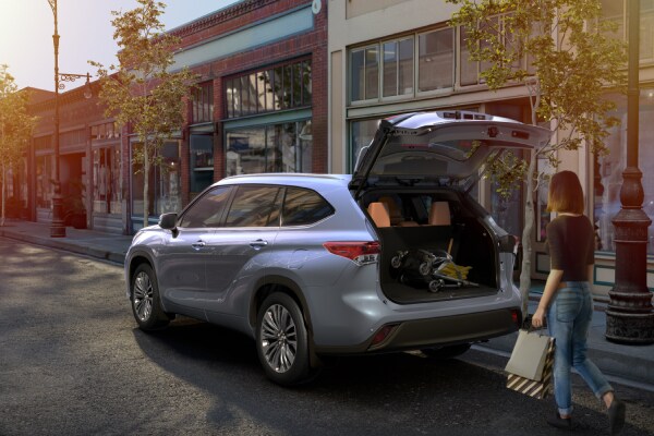 New Toyota Highlander Exterior Features New Highlander trunk gate and storage