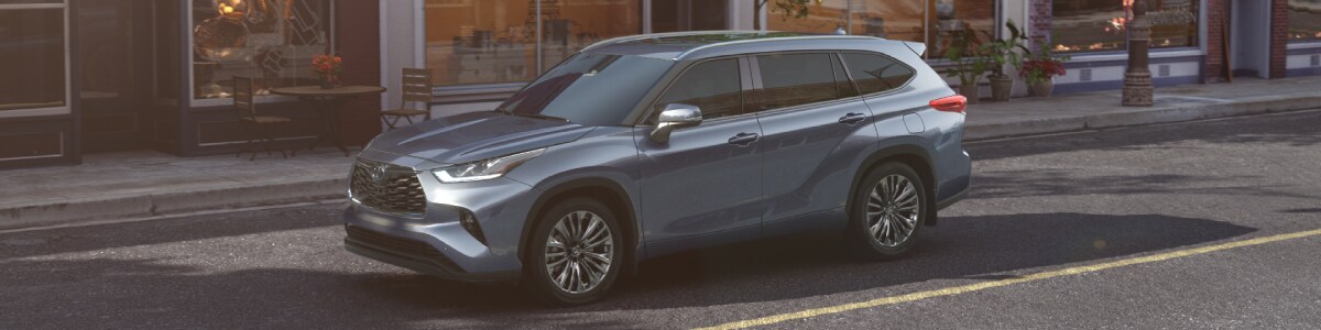 New 2020 Highlander Exterior.jpg New 2020 Toyota Highlander in the city