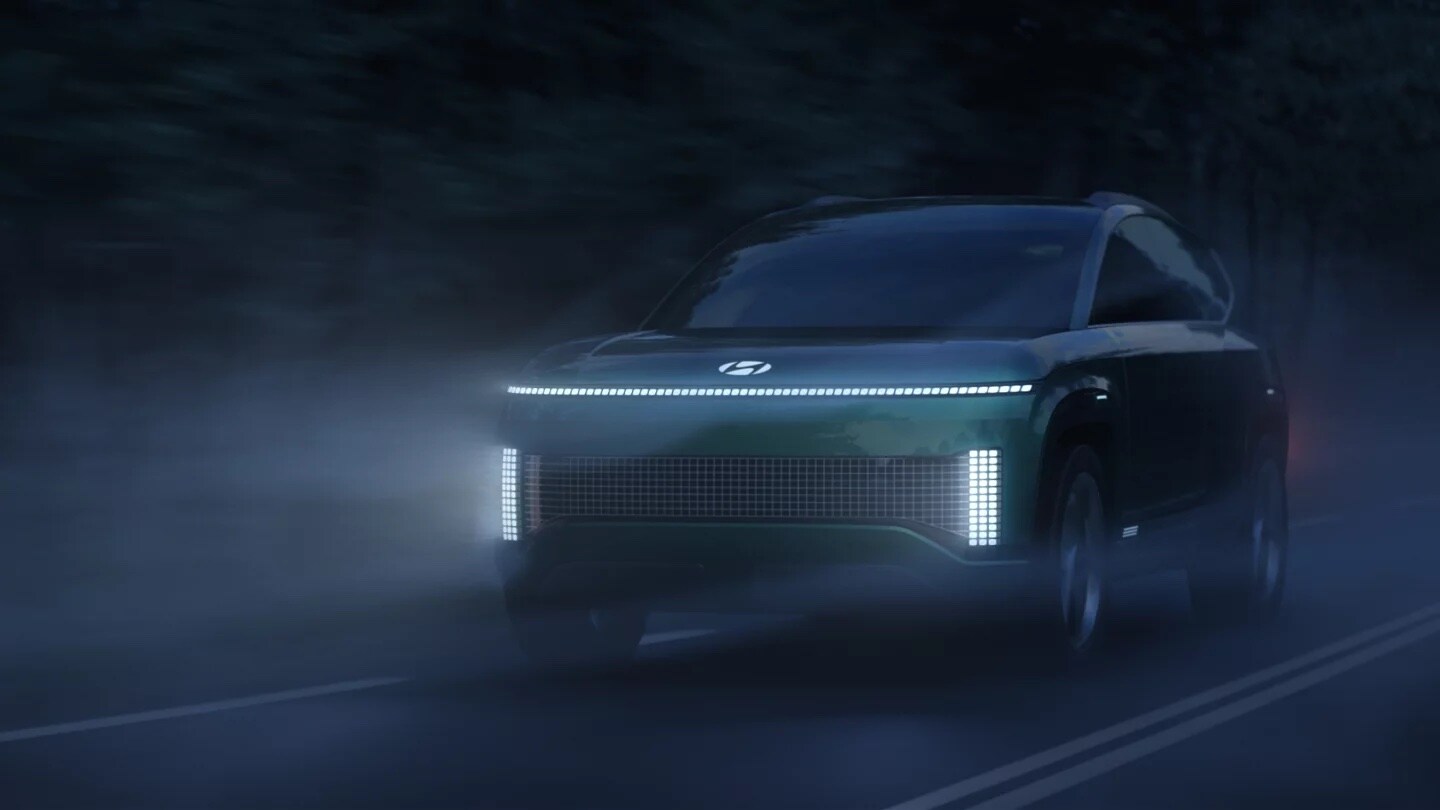 Hyundai-IONIQ-7-Exterior-On-Cloudy-Road.jpg