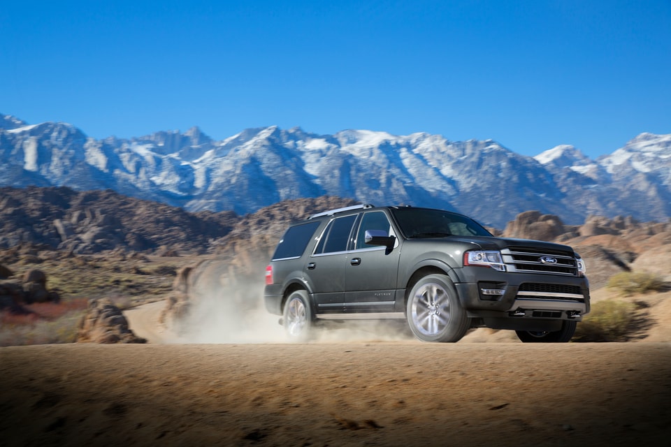 2017-Ford-Expedition-Platinum-Crossover-L01.png