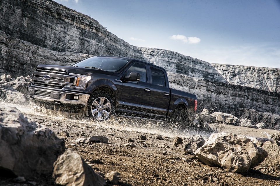2018-Ford-F150-Lariat-CrewCab-Truck-L02.png
