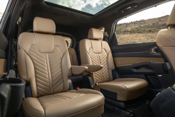 2024_Kia_Sorento_2nd_Row_Captain_Chairs.png