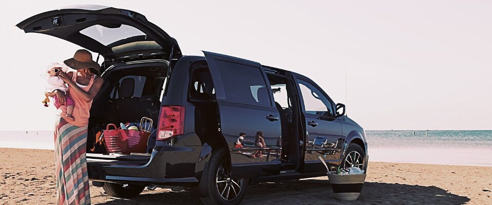 2017 Dodge Grand Caravan Exterior Features in Chicago, IL