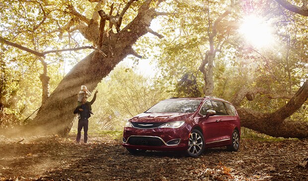 Chrysler%20Pacifica%20woods.png